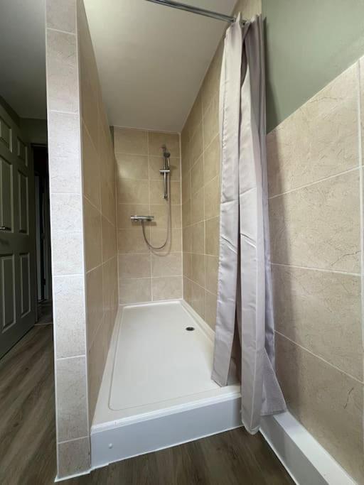 The Rose- Grd Floor, 2-5 Beds, Smarttv, Uni, Tram, M250 Fibre Apartment Nottingham Bagian luar foto