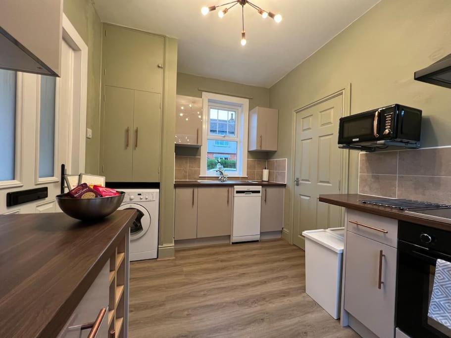 The Rose- Grd Floor, 2-5 Beds, Smarttv, Uni, Tram, M250 Fibre Apartment Nottingham Bagian luar foto